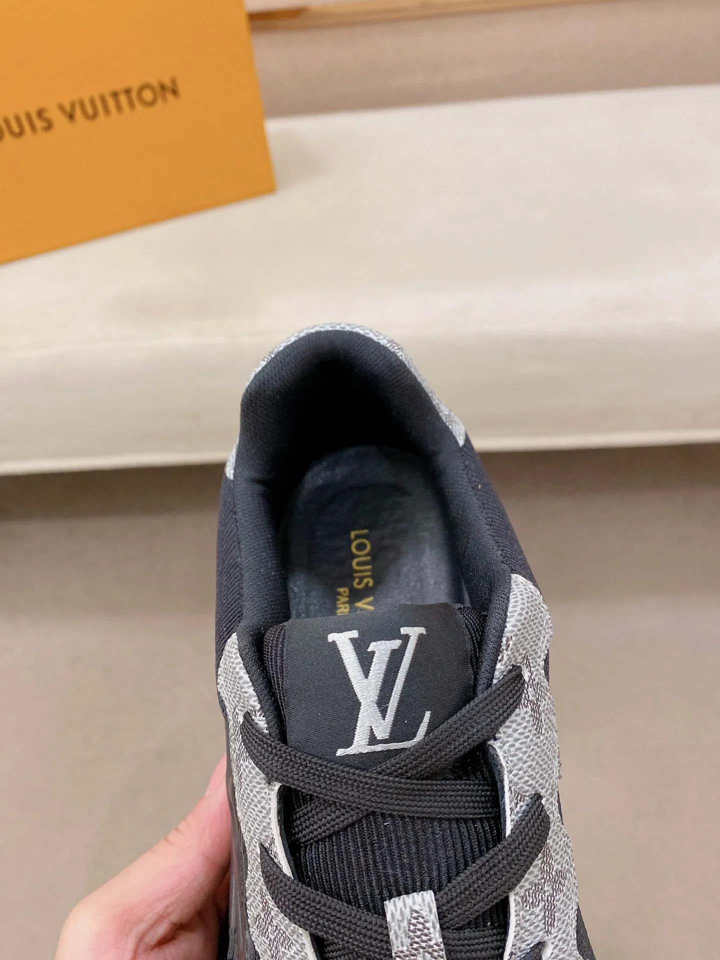 Men's shoes💰 462💰louis vuitton (Louis Vuitton/lv)🔍🔍The new counters are on sale at the same time. The uppers are imported from Italy. ️Re-engraved🇮🇹💪💪, ⚠Sole: The original sole is specially provided by the original factory, the exclusive movable molded sole is super comfortable, ⚠Original factory follow-up goods, 🔍🔍high quality, you can go in and out of the counter at will, welcome to compare⚠. Code number: 38-44 (45/46 customized, non-refundable)